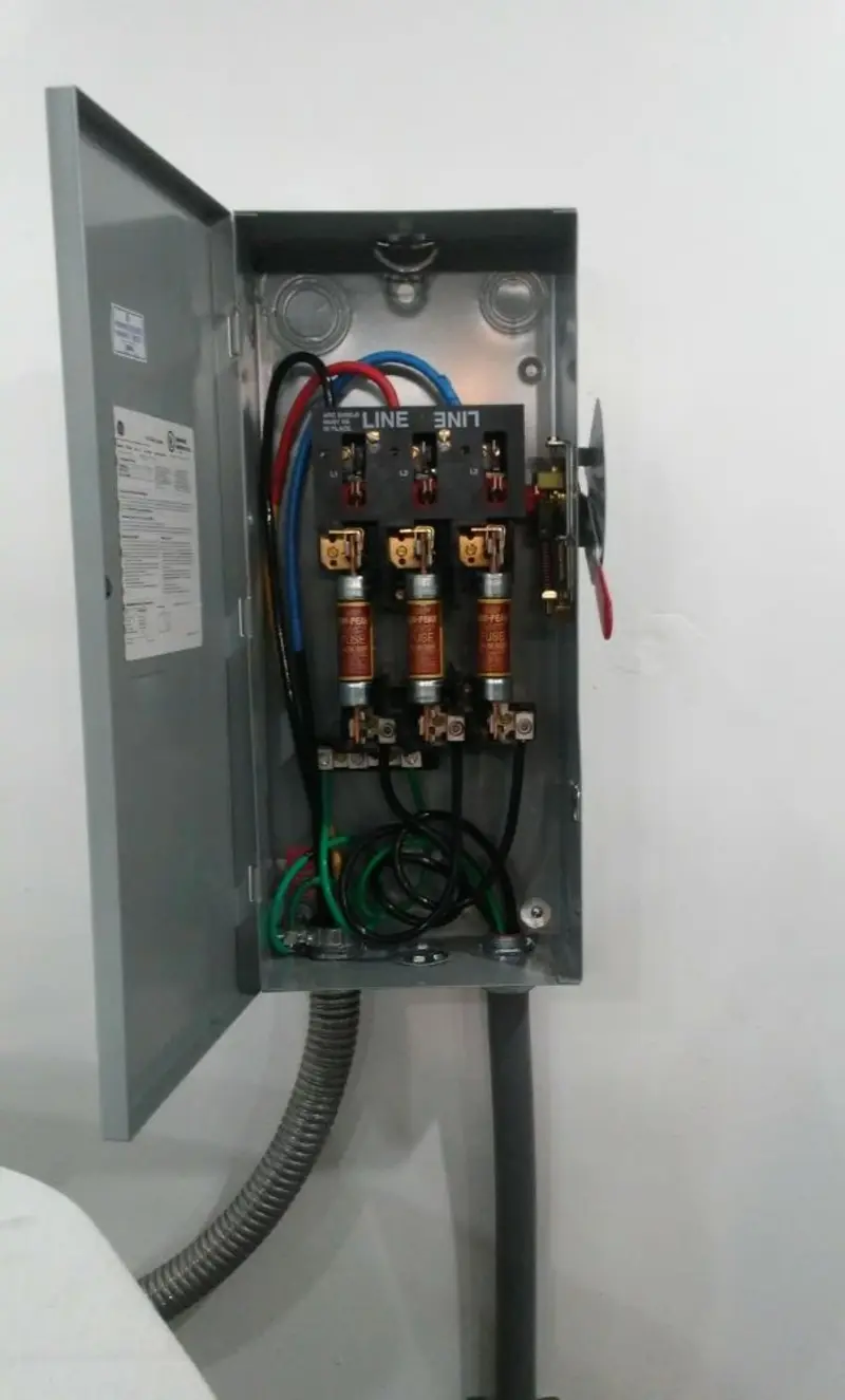 Three-phase disconnect switch installed for Smoke Detector Installation in Marlin